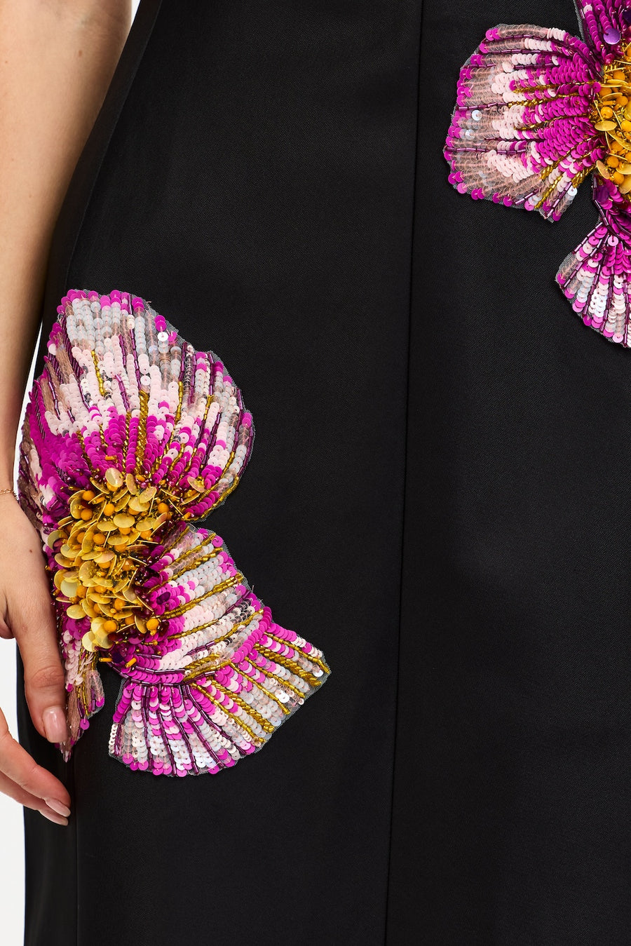 D1-AS2510205D_EASTONHILL_MIDI_DRESS-BLACK-4