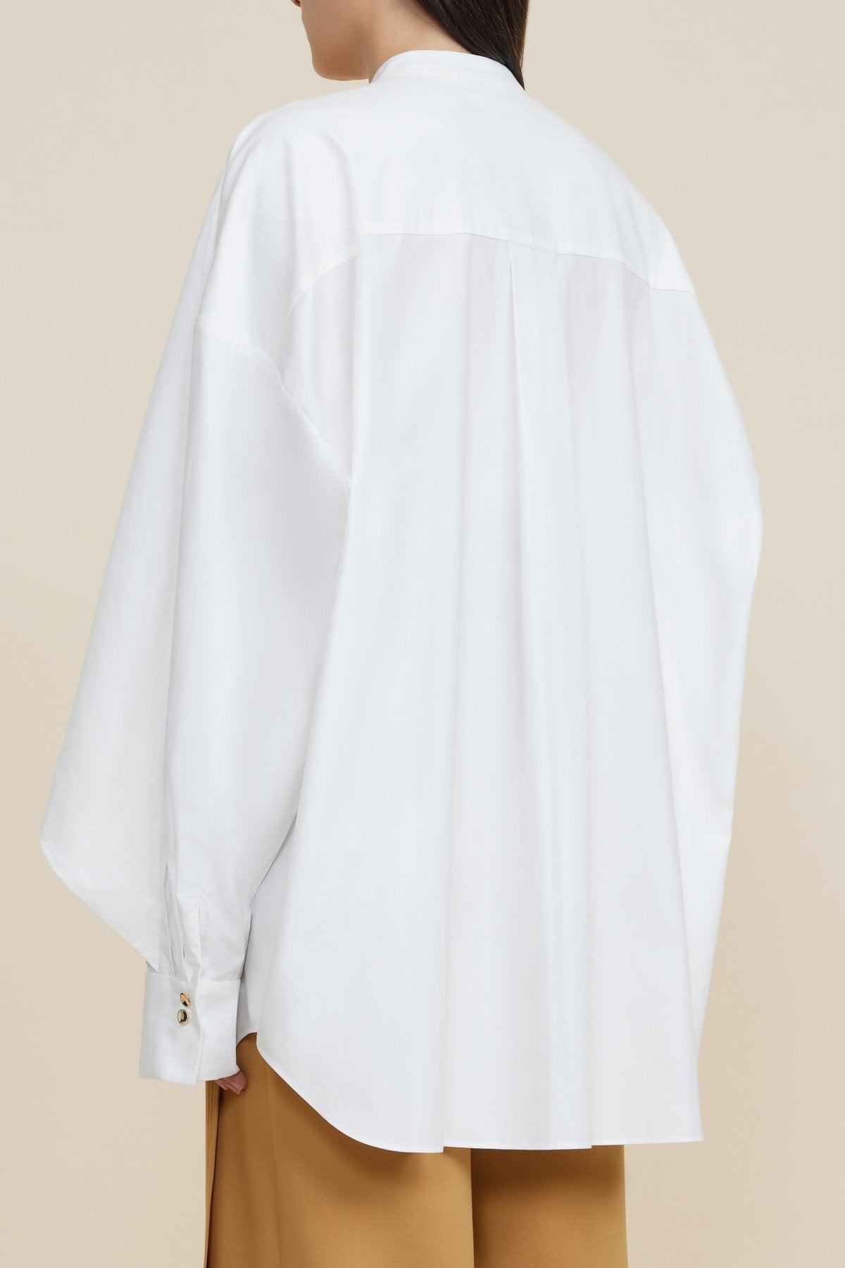 T-shirt EVER Colebrook - Blanc, Col En V, 58% Laine 42% Viscose - Neuf Avec étiquettes REVOLVE (épuisé)